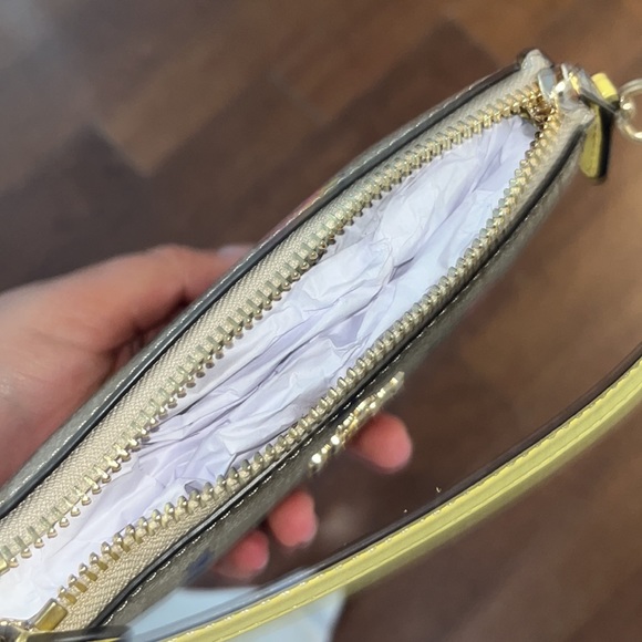 Coach hand bag - Picture 3 of 5